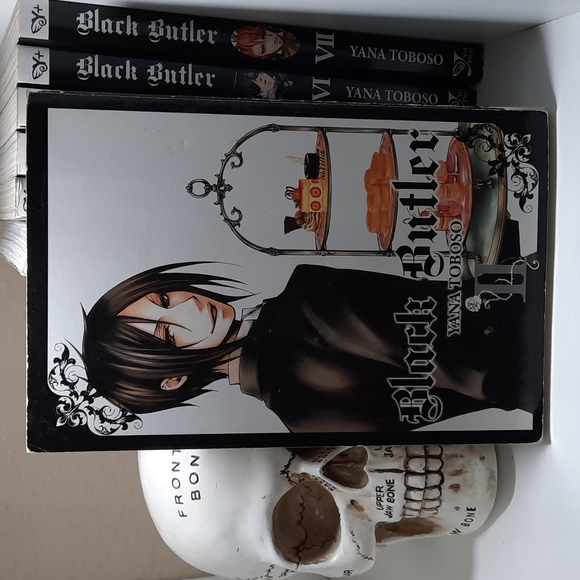 Black Butler Manga Volumes 1-7 Set. - Picture 3 of 9
